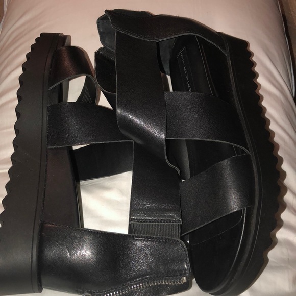 Shoes - Picture 4 of 4